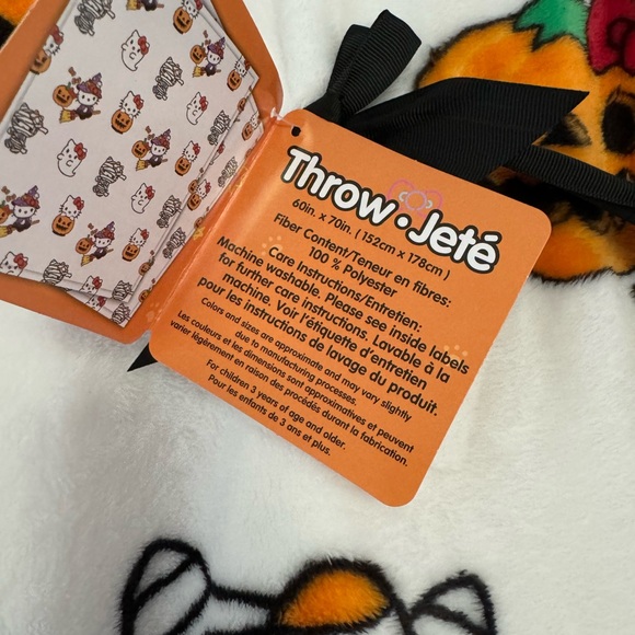 Hello Kitty Halloween Blanket - Picture 6 of 6